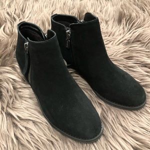 NWT Blondo Linda Bootie Sz 6 - Black Suede